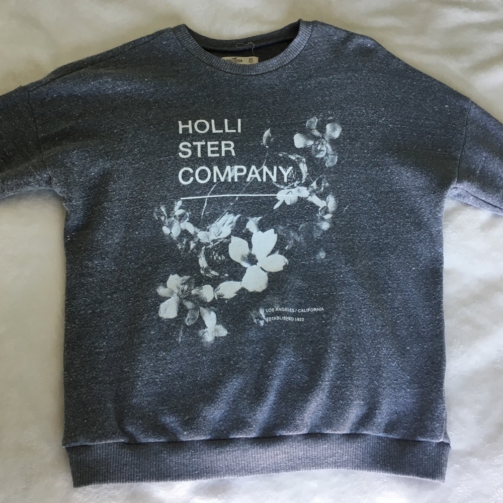 HOLLISTER GRAY LOGO CREWNECK